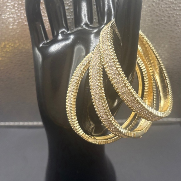 Elegant Gold Bangle High Costume Jewelry